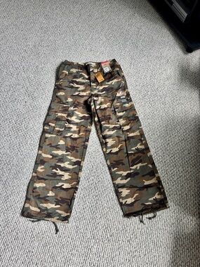 Levi’s ’94 Baggy Camo Cargo Pants 27x30 NWT Y2K Streetwear